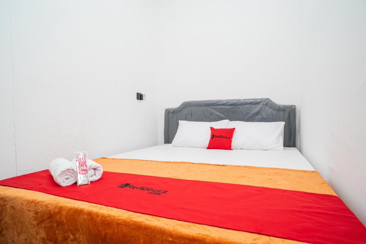 Hotel Reddoorz @ Aralia Harapan Indah Pulokendal Exterior foto