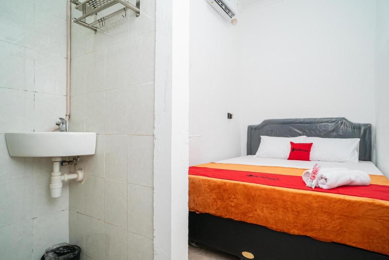 Hotel Reddoorz @ Aralia Harapan Indah Pulokendal Exterior foto