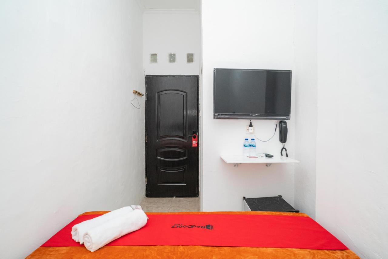 Hotel Reddoorz @ Aralia Harapan Indah Pulokendal Exterior foto