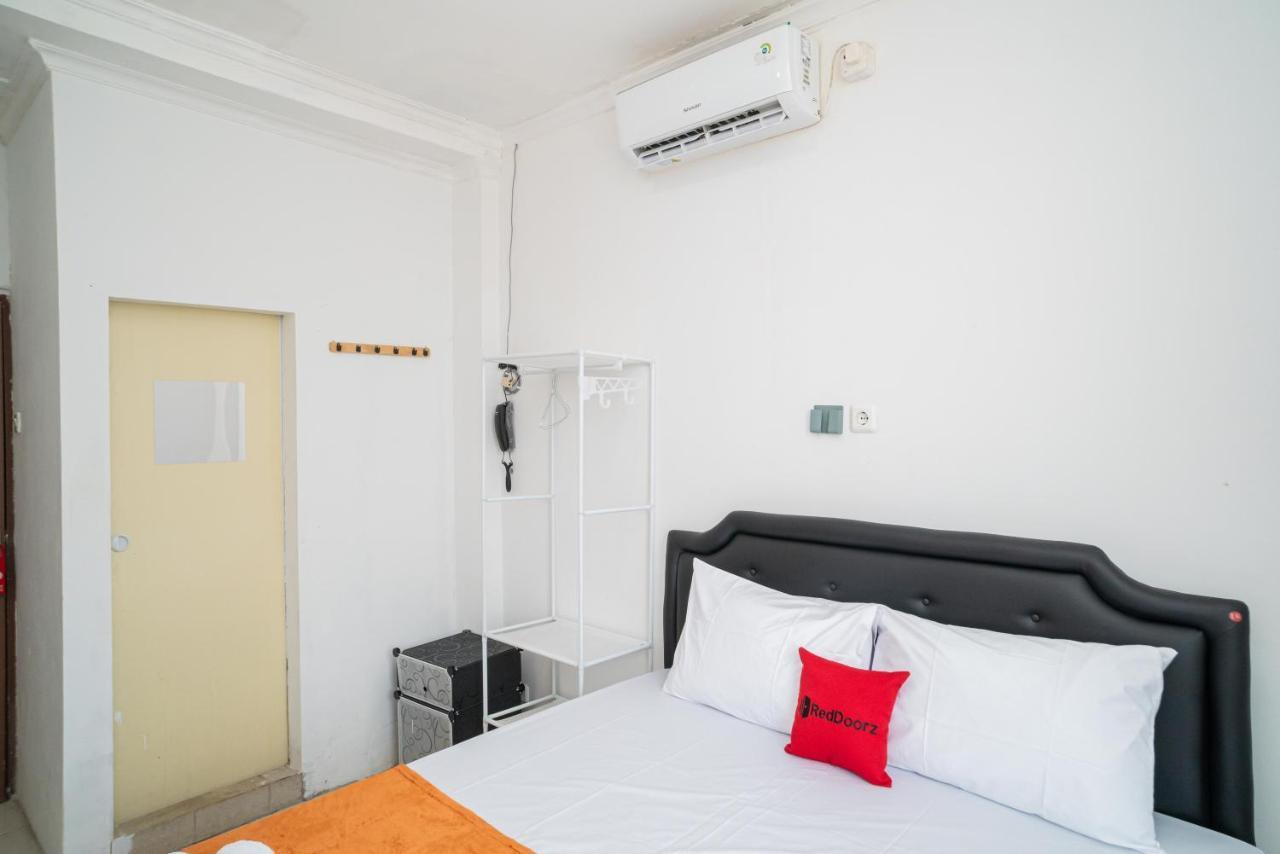 Hotel Reddoorz @ Aralia Harapan Indah Pulokendal Exterior foto