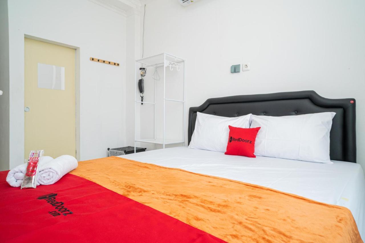 Hotel Reddoorz @ Aralia Harapan Indah Pulokendal Exterior foto