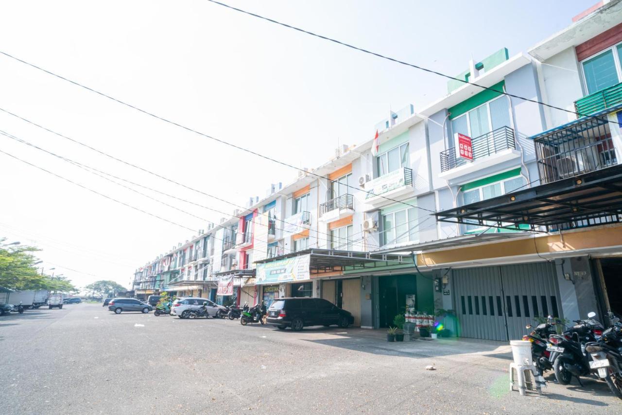 Hotel Reddoorz @ Aralia Harapan Indah Pulokendal Exterior foto